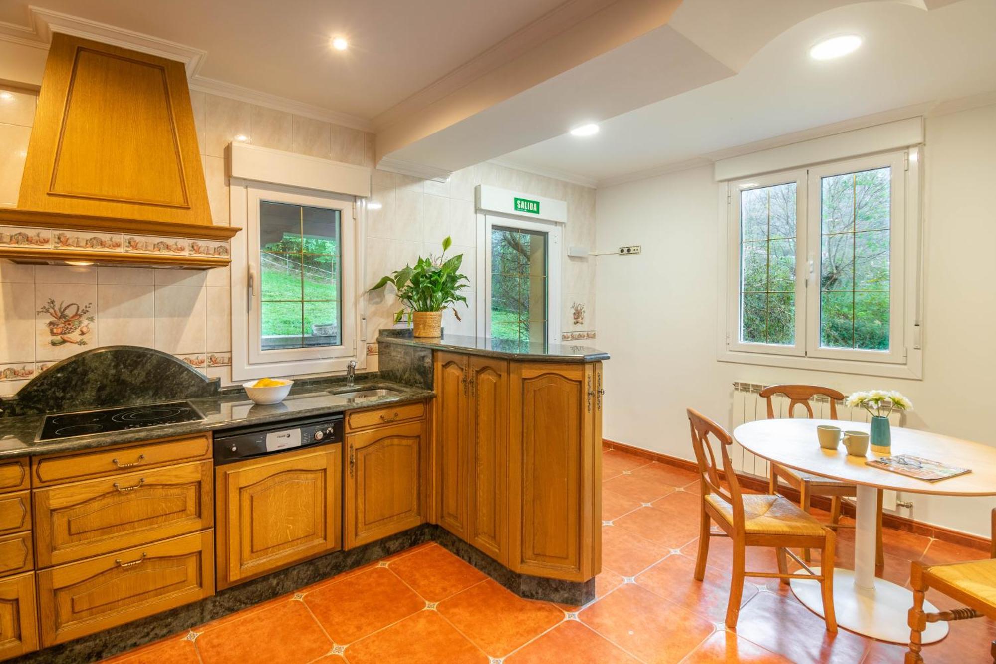 Casa Toki Eder, Espaciosa Casa Rural Para Familias Y Amigos Con Vistas Al Valle Uztegui Bagian luar foto