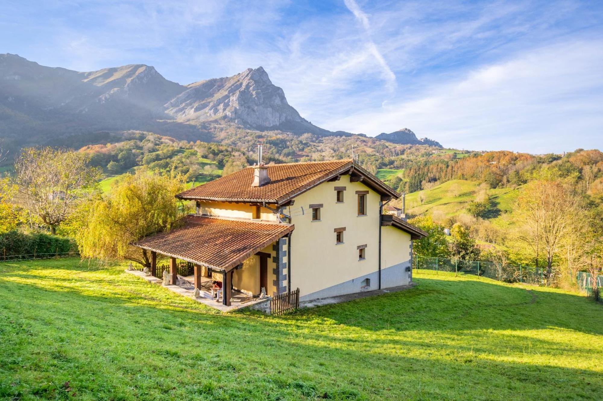 Casa Toki Eder, Espaciosa Casa Rural Para Familias Y Amigos Con Vistas Al Valle Uztegui Bagian luar foto