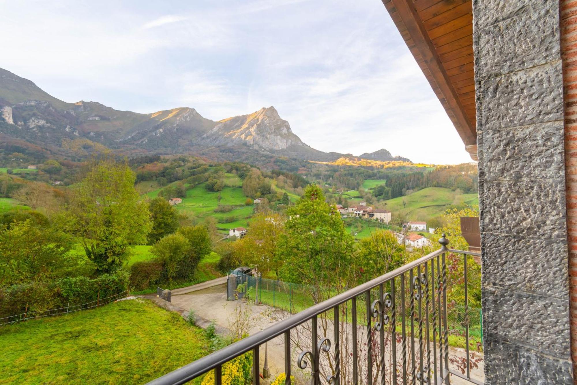 Casa Toki Eder, Espaciosa Casa Rural Para Familias Y Amigos Con Vistas Al Valle Uztegui Bagian luar foto
